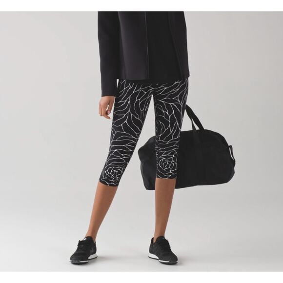 Lululemon Wunder Under Hi-Rise 1/2 Tight Leggings 17" Radiate Rose Alpine Size 4 - Picture 7 of 7